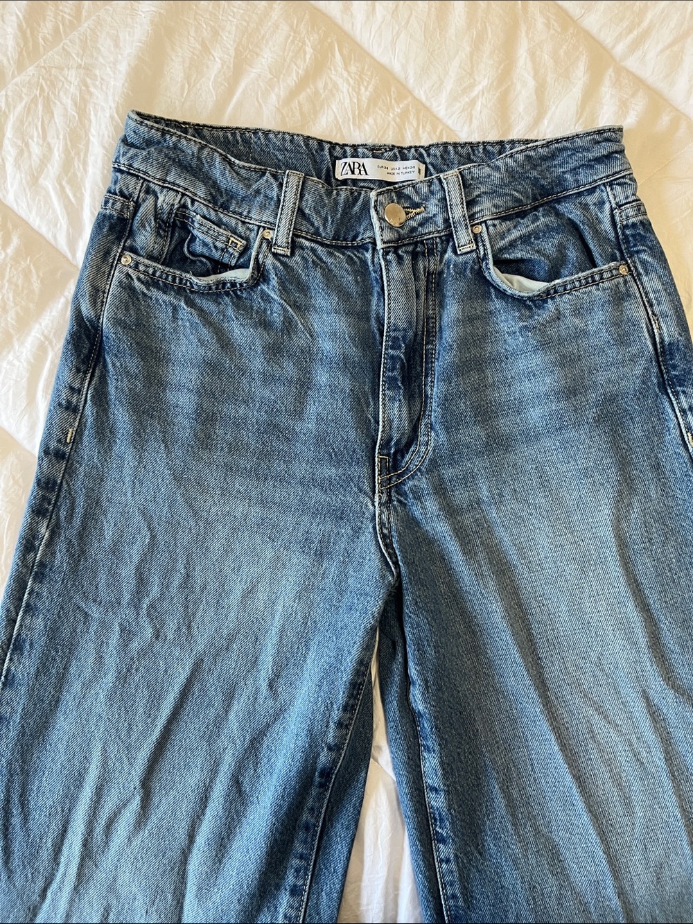 ZARA woman’s Straight Leg Medium Blue Jeans